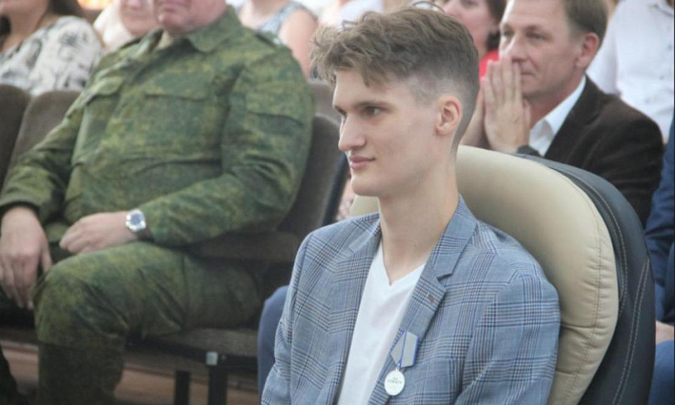20-летнего парня из Бердска наградили за отвагу
