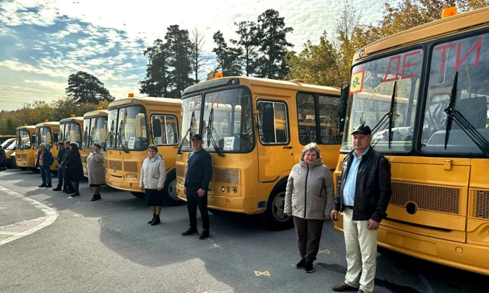 49 школьных автобусов придут в 24 района Новосибирской области