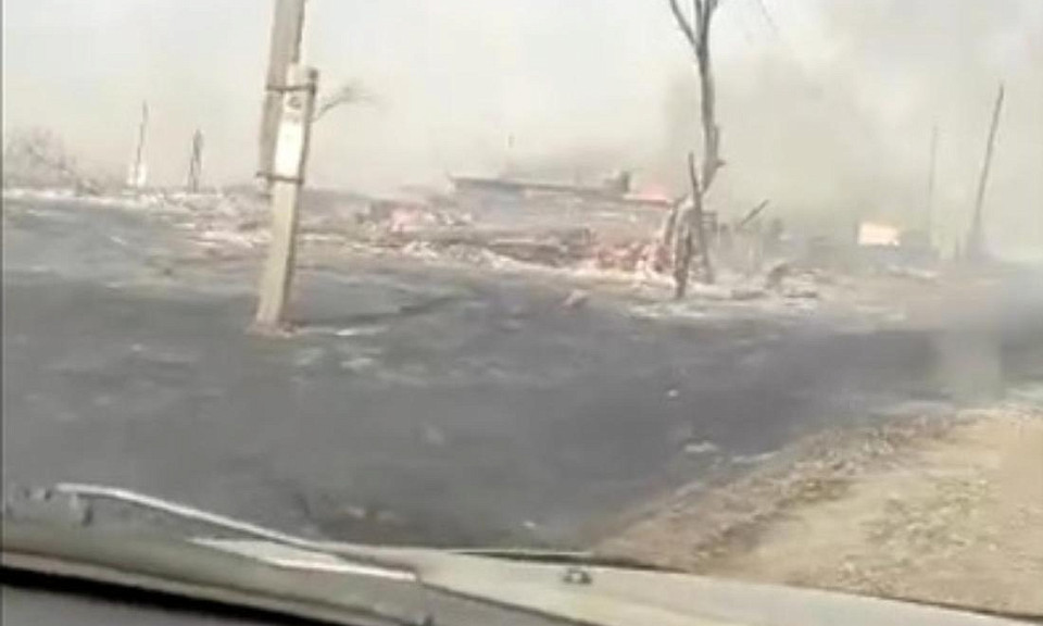 Кадры из Сайлент Хилла: деревню под Новосибирском охватило огнём