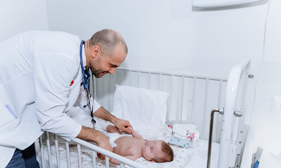 Новосибирские хирурги спасли жизнь младенцу с тяжёлой сердечной аномалией