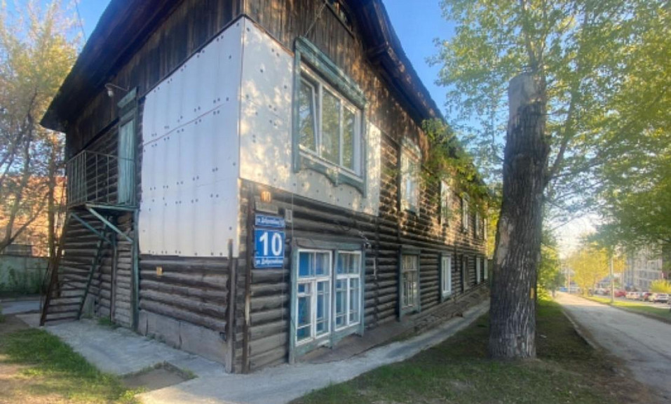 Земля ушла из-под ног: пол обрушился в аварийном доме в Новосибирске