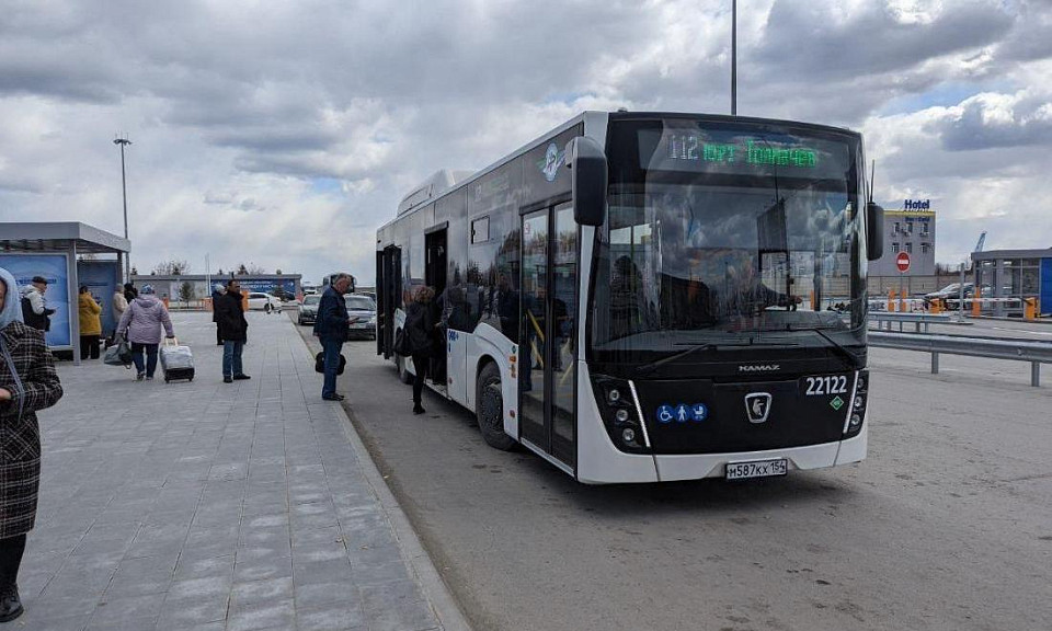 Новый автобусный маршрут в аэропорт Толмачёво начал работать в Новосибирске