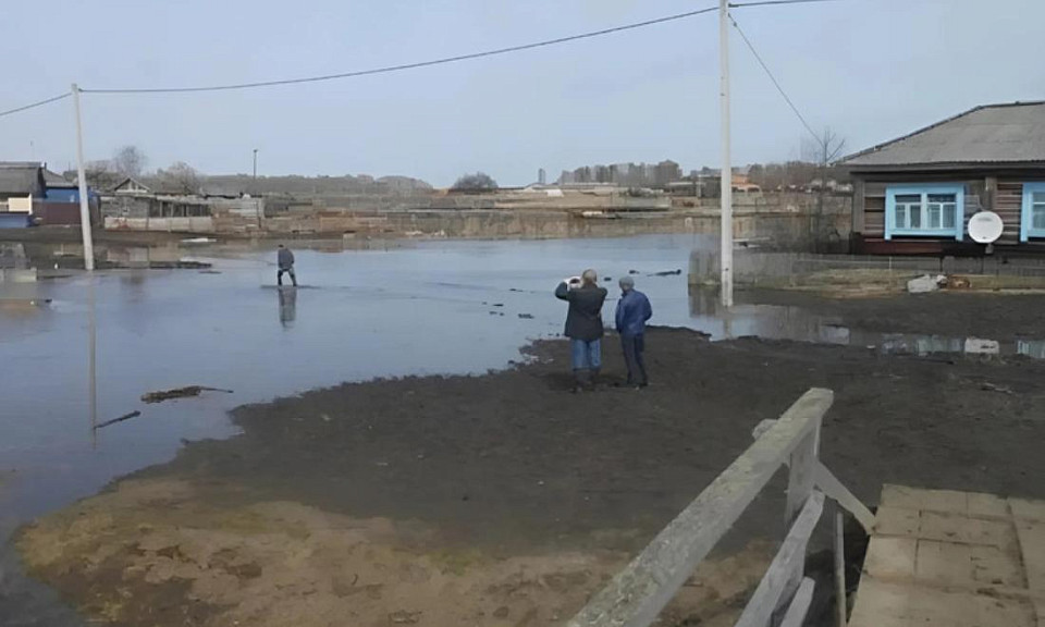 Вода уходит из затопленных участков в СНТ Первомайского района в Новосибирске