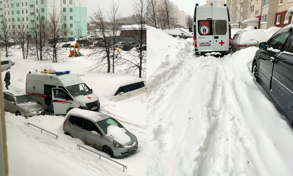 Машина скорой помощи застряла в одном из дворов Новосибирска