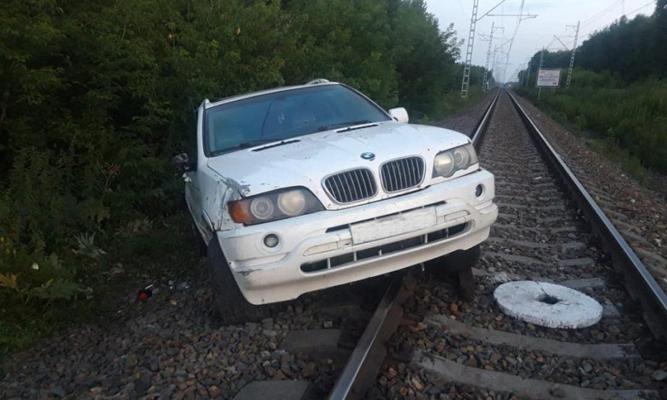 В Новосибирской области полиция разыскивает владельца брошенного BMW X5