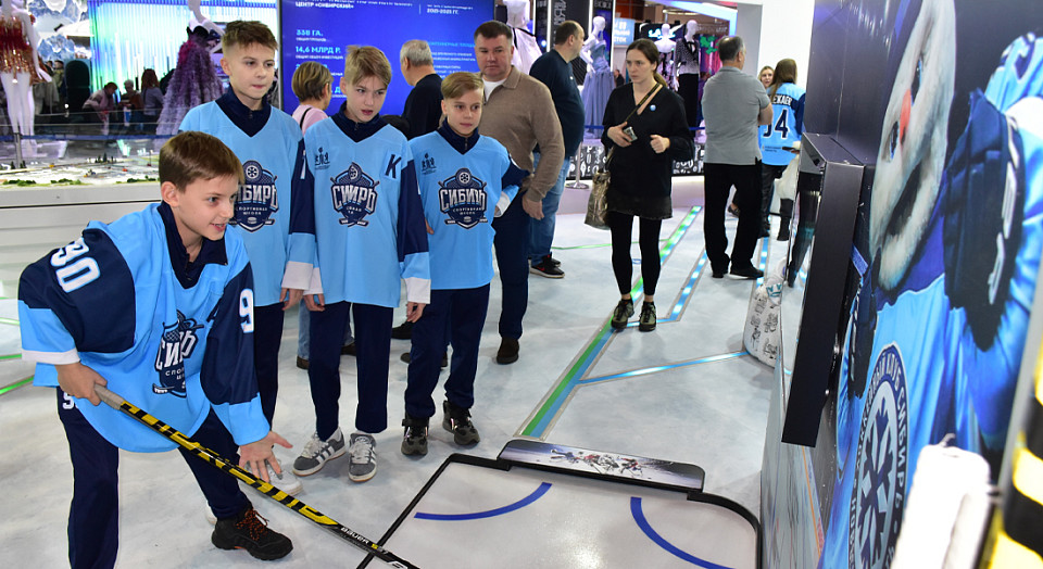 На Международном форуме юные новосибирские хоккеисты обыграли омичей