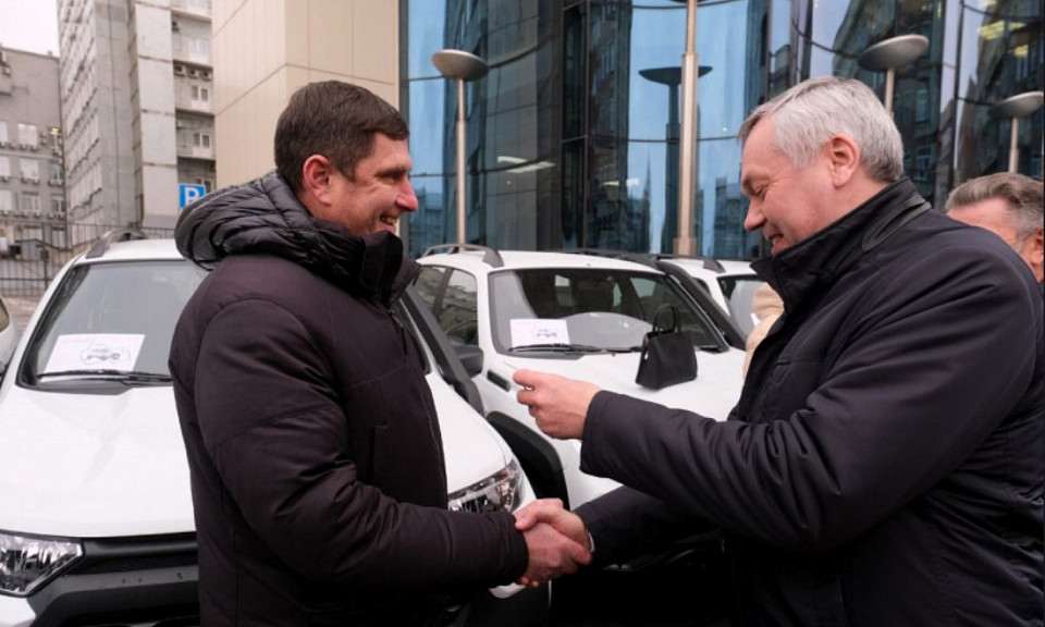 В Новосибирске победители-аграрии получили автомобили и премии