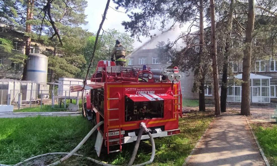 Андрей Травников поручил оперативно восстановить работу больницы после пожара