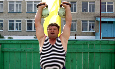 Житель Новосибирской области рассказал, как тягал гири на пенсии