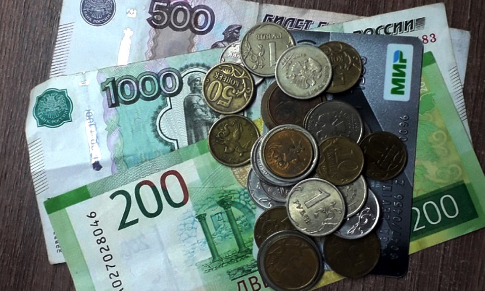 Купюры против карты: новосибирцы предпочли наличные деньги