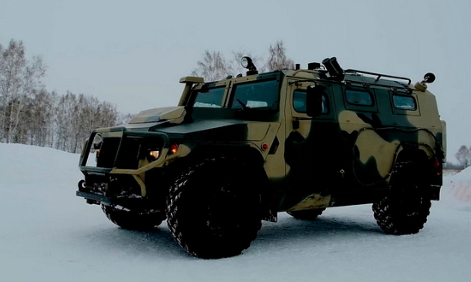 Военные провели тренировки на бронеавтомобилях «Тигр» под Новосибирском