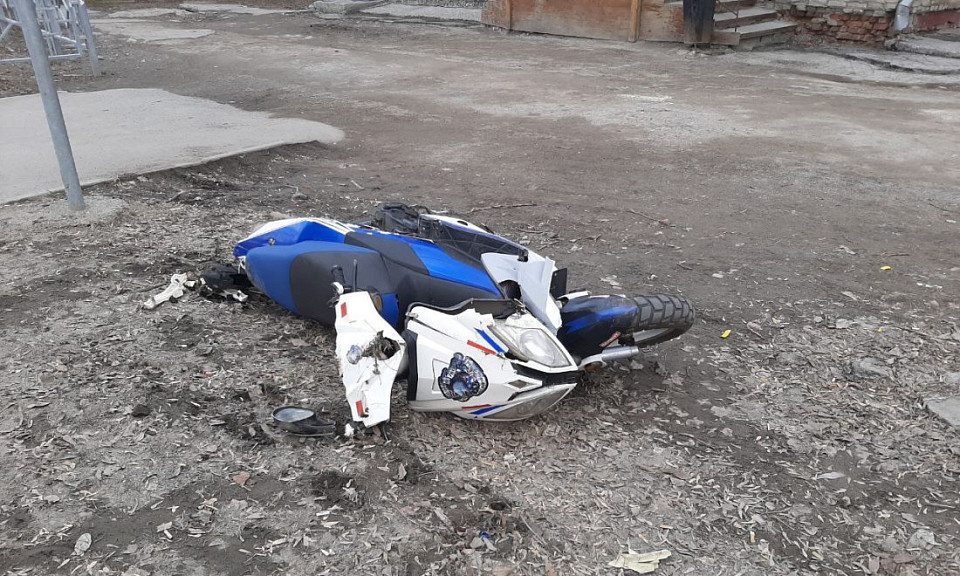 Под Новосибирском тяжело пострадала в аварии 14-летняя пассажирка скутера