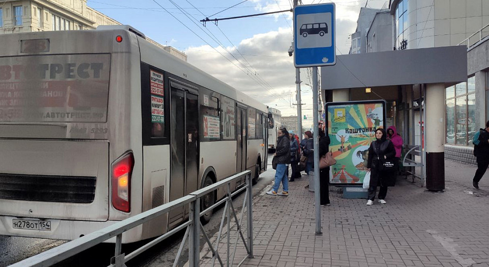 В Новосибирске установят 135 обновлённых остановочных павильонов