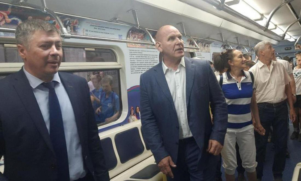 100 лет российскому спорту: специально оформленный состав запустили в метро Новосибирска