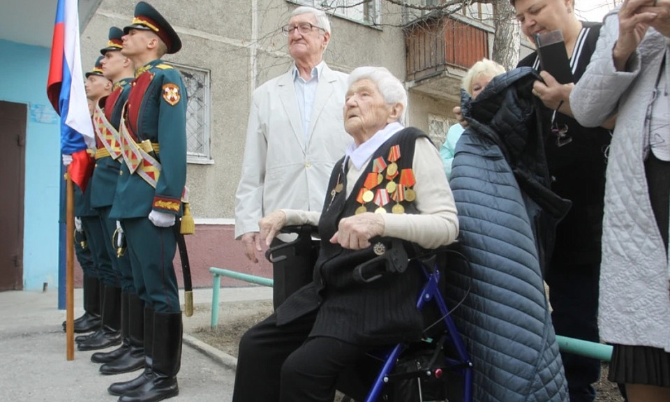 Столетний юбилей отметила в Новосибирске ветеран Великой Отечественной войны