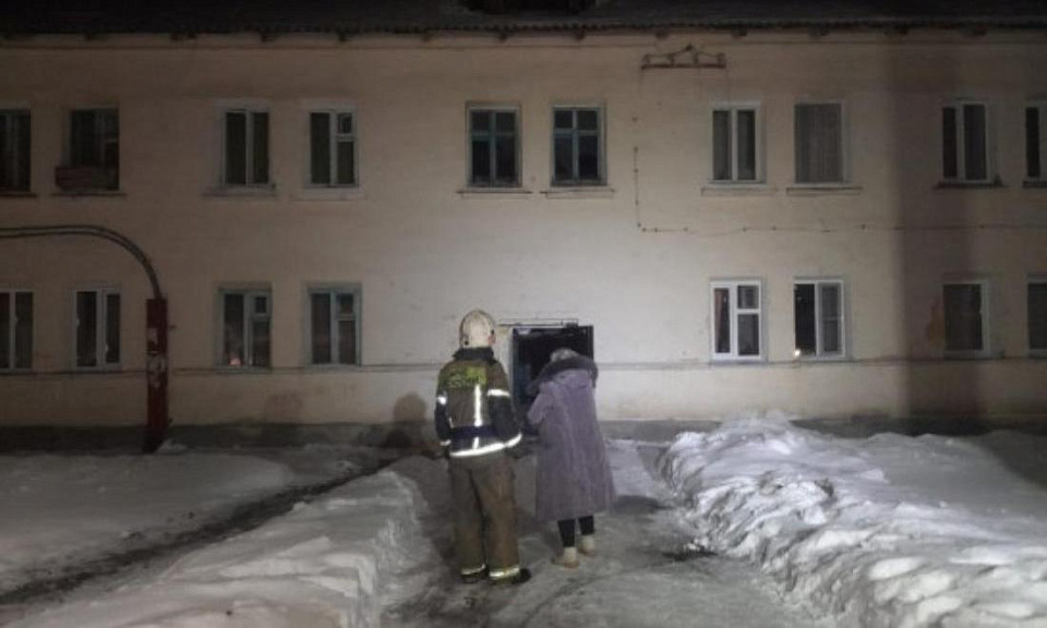 Пять человек спасли пожарные из многоквартирного дома в Куйбышеве