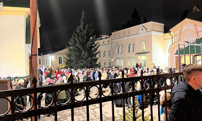 Копия 600-летней святыни стала причиной огромной очереди в Новосибирске