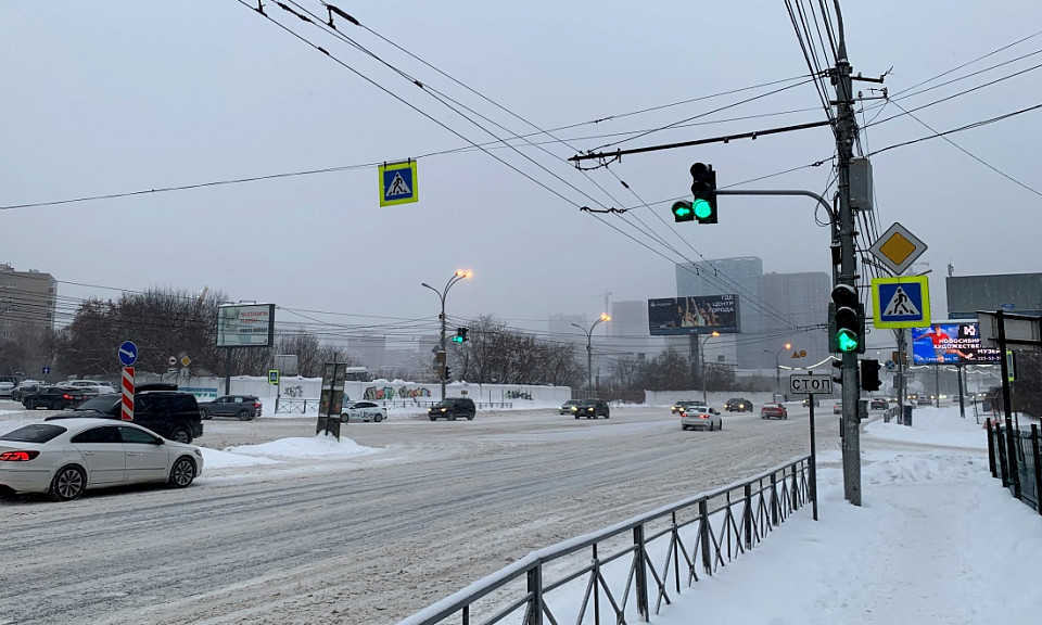 Дорожные знаки появились на улице Новосибирска благодаря судебным приставам