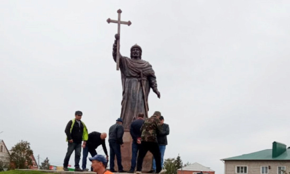 Памятник князю Владимиру установили в Новосибирской области