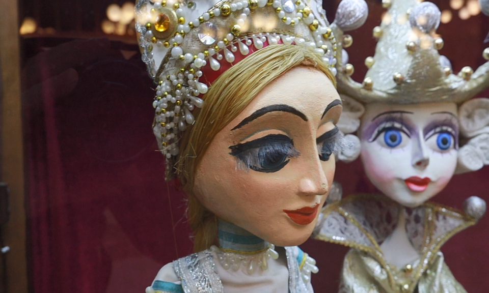 Не разрушают иллюзию: в Новосибирском театре кукол раскрыли тайны закулисья