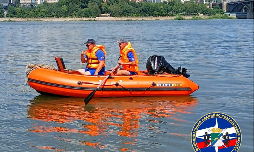 Семью в лодке без мотора спасли на Новосибирском водохранилище