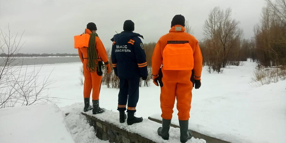 В Новосибирске нашли тело 27-летнего мужчины на льду возле улицы Обской