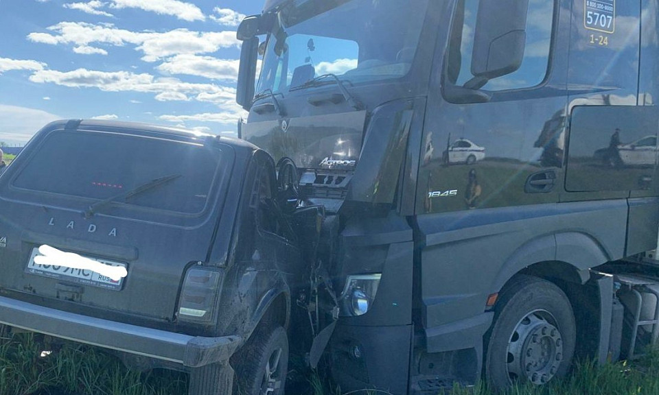 В смертельном ДТП под Новосибирском погибли водитель и пассажир Лады