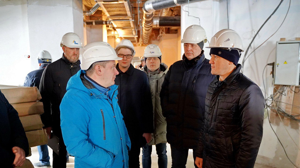 «Партийный десант» проконтролировал строительство поликлиники в Октябрьском районе Новосибирска