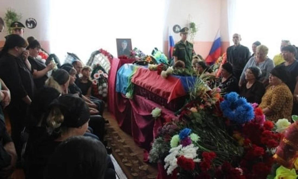 В Чановском районе простились с погибшим в зоне спецоперации бойцом