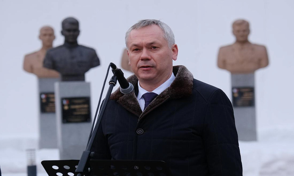 В Новосибирске состоялась церемония открытия бюстов на Аллее Героев НВВКУ