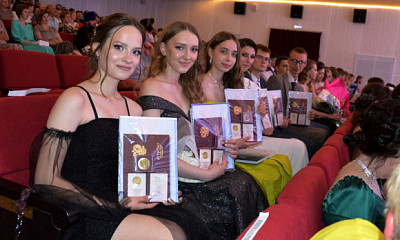 В Новосибирской области 11 выпускников одного класса стали медалистами