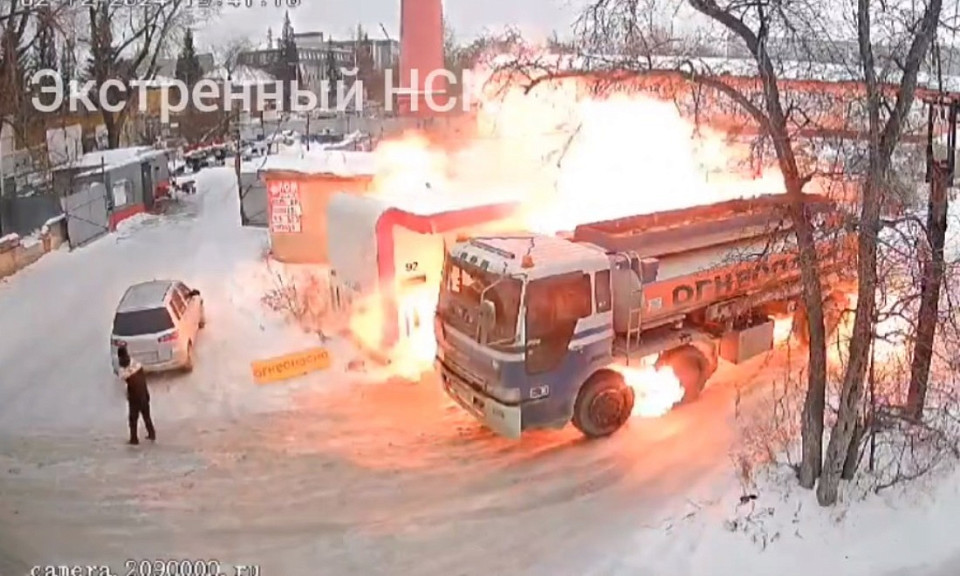 Пострадавшая при взрыве на АЗС под Новосибирском находится в тяжёлом состоянии