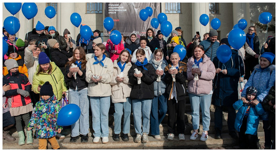 В Новосибирске провели «Флешмоб #Аутизмнеприговор»