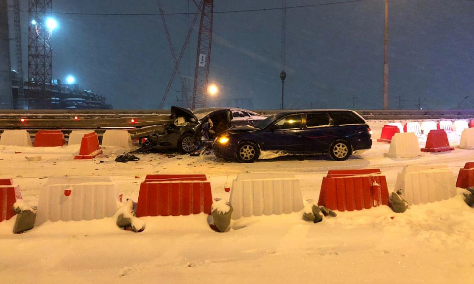 Водитель попал в больницу после ДТП на Красном проспекте в Новосибирске