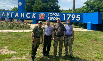 Доволенцы доставили в Луганск УАЗ с гуманитарным грузом и посылки для бойцов