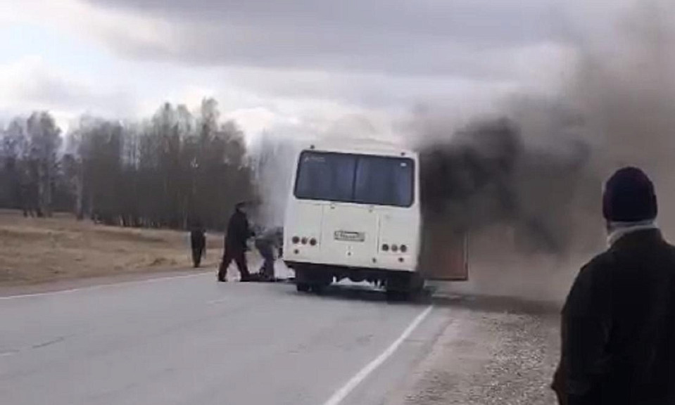 В Доволенском районе загорелся рейсовый автобус