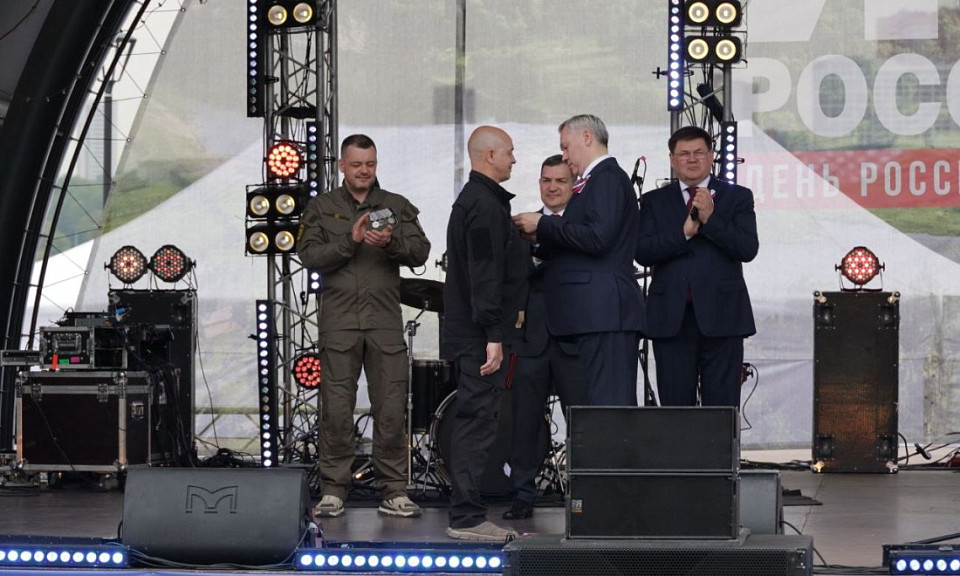 Губернатор Новосибирской области выступил на праздновании Дня России