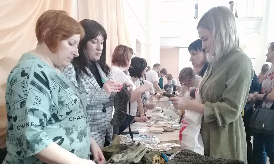 Тактические браслеты плели для бойцов СВО жители Куйбышевского района
