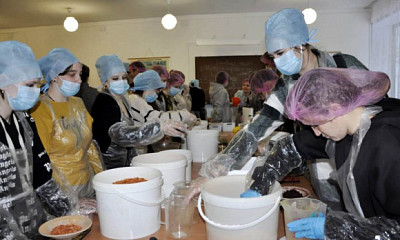 Волонтёры из Новосибирска готовят «мамин» суп и отправляют в зону СВО