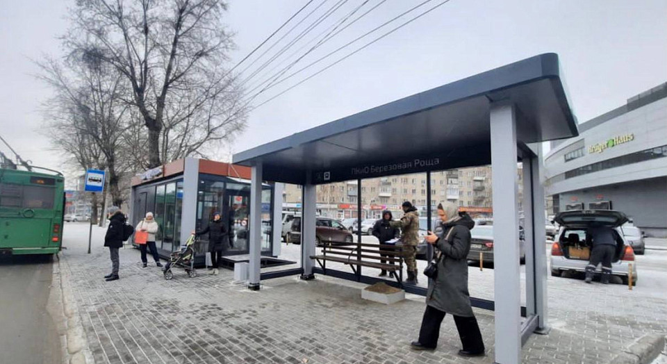 В Новосибирске установили два новых навеса на остановках