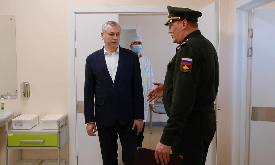 Андрей Травников навестил военнослужащих в госпитале Министерства обороны РФ