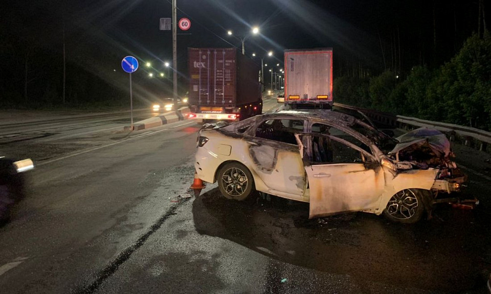 Пассажир погиб в ДТП грузовика и «Лады» в Новосибирске