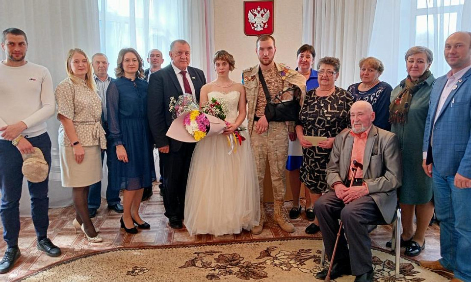 С госпиталя на свадьбу: раненный боец СВО из Здвинского района женился