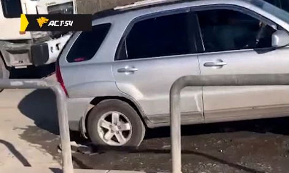 Гигантская яма пугает водителей у бывшего «Гиганта» в Новосибирске