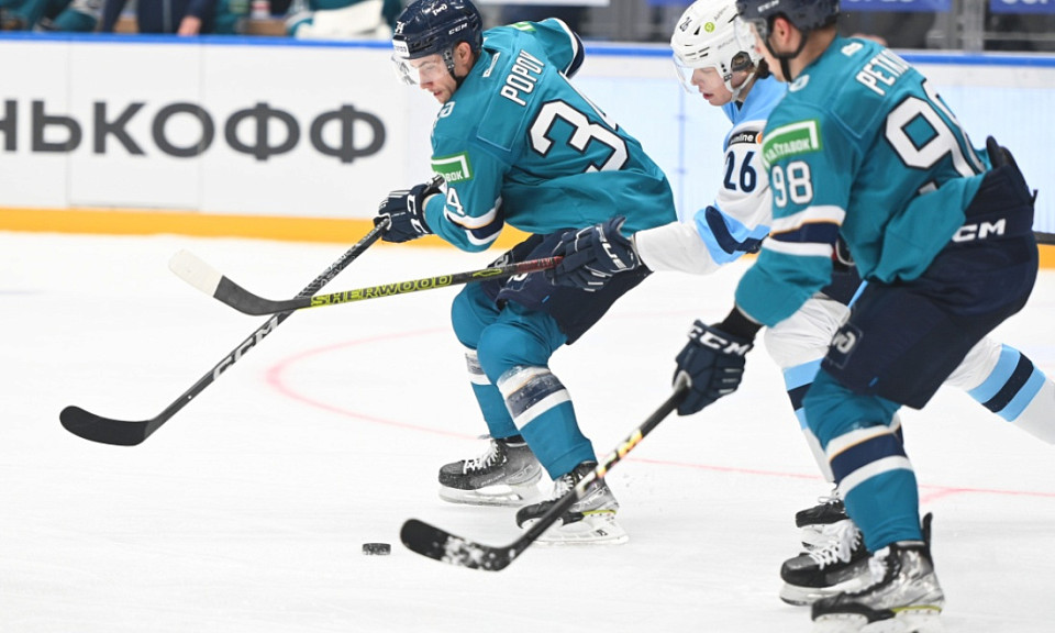 Залетело всё, что можно: хоккеисты «Сибири» отыграли не лучший матч в Сочи