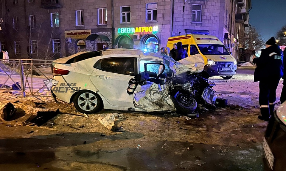 В жёстком ДТП пострадал водитель в Новосибирске