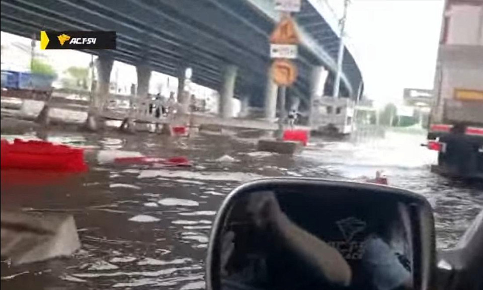 Новосибирск затопило после мощного кратковременного ливня