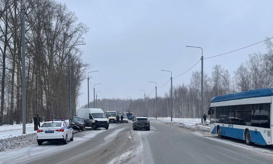 Три человека пострадали в ДТП с «Газелью» в Новосибирске