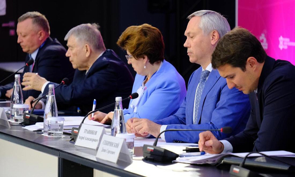 Андрей Травников провёл заседание комиссии Госсовета РФ на Технопроме