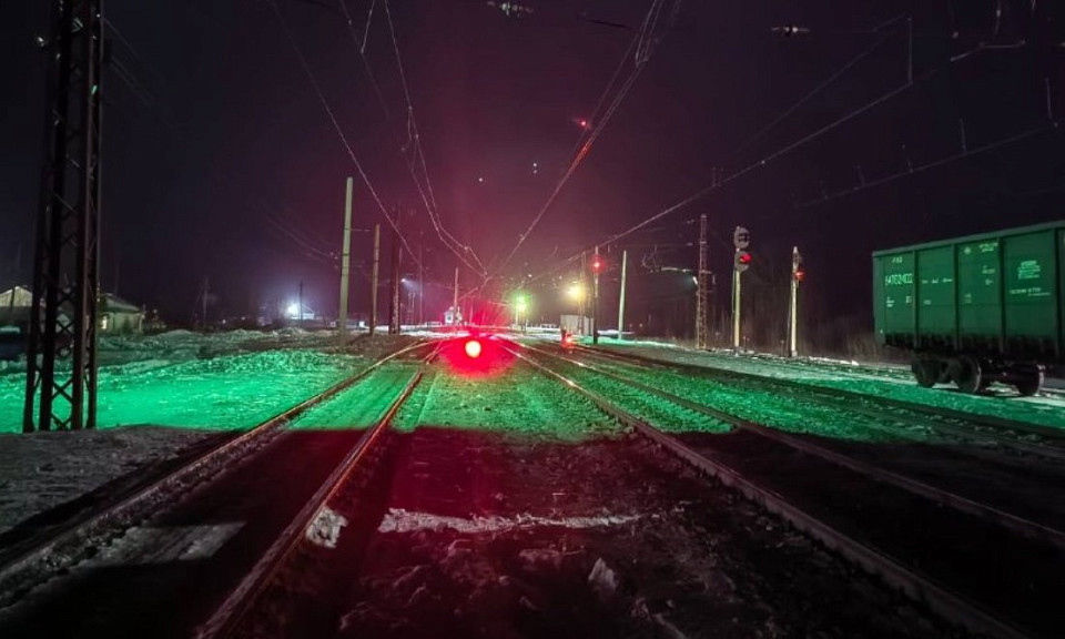 Тело на железнодорожных путях: мужчину насмерть сбил поезд под Новосибирском